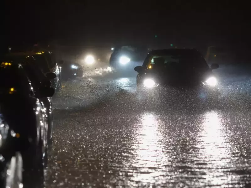 strada-inundata-in-sectorul-3-din-capitala-din-cauza-unei-furtuni-cod-rus-foto-inquam-photos-george-calin-