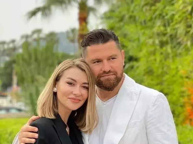 63c19adaef1ac-denisa-tanase-si-sotul-ei-mircea-branzei–crop-1673642204