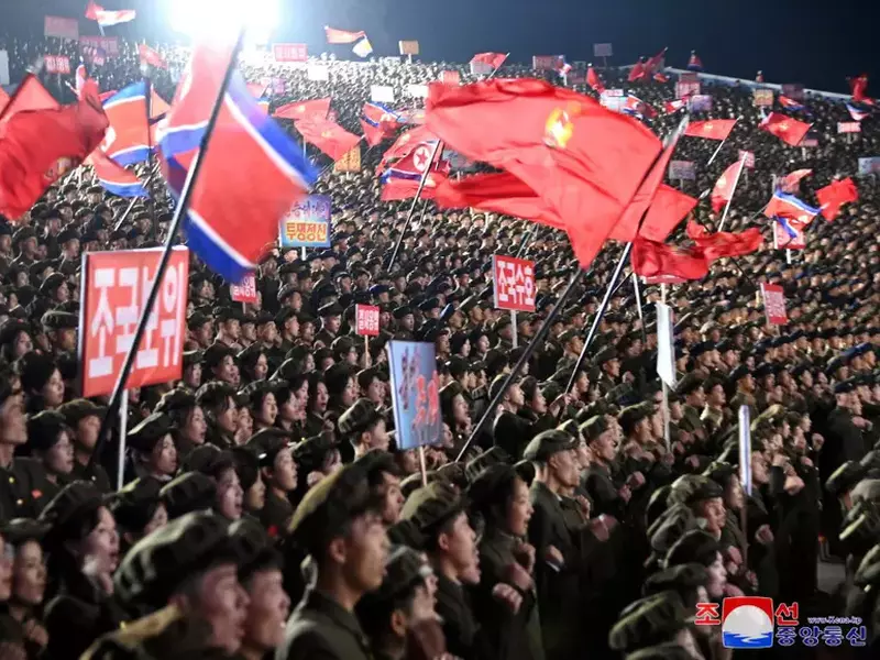 Tineri nord-coreeni. Foto KCNA Watch