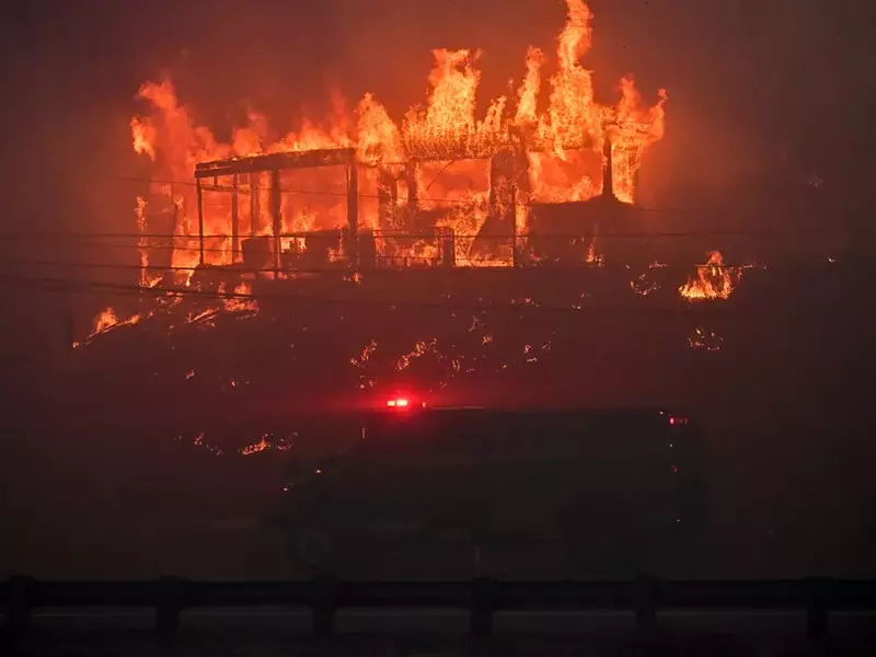 Incendiu uriaș în Los Angeles. FOTO: Profimedia