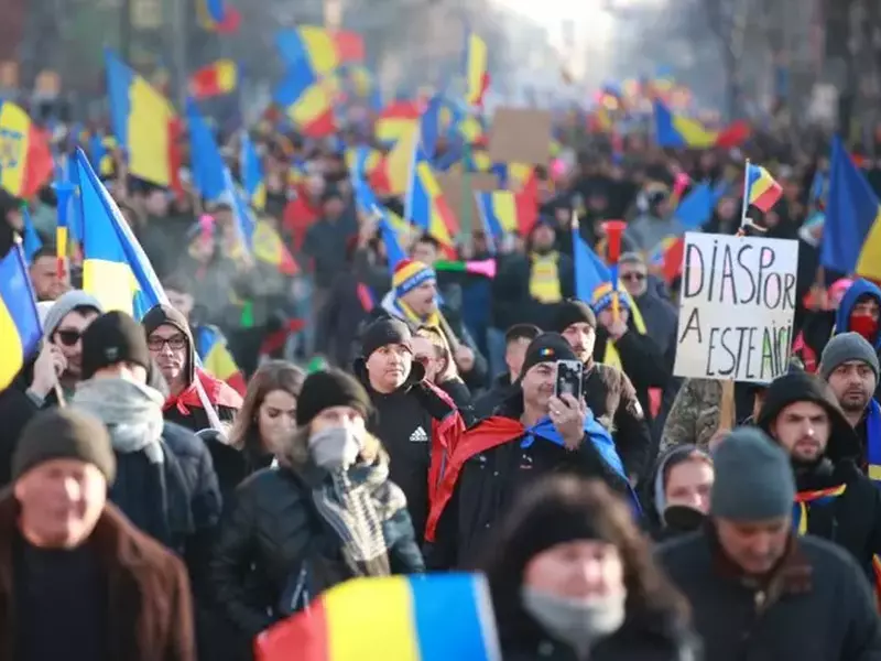 Circa 30.000 de protestatari au participat duminică la mitingul organizat de George Simion (AUR