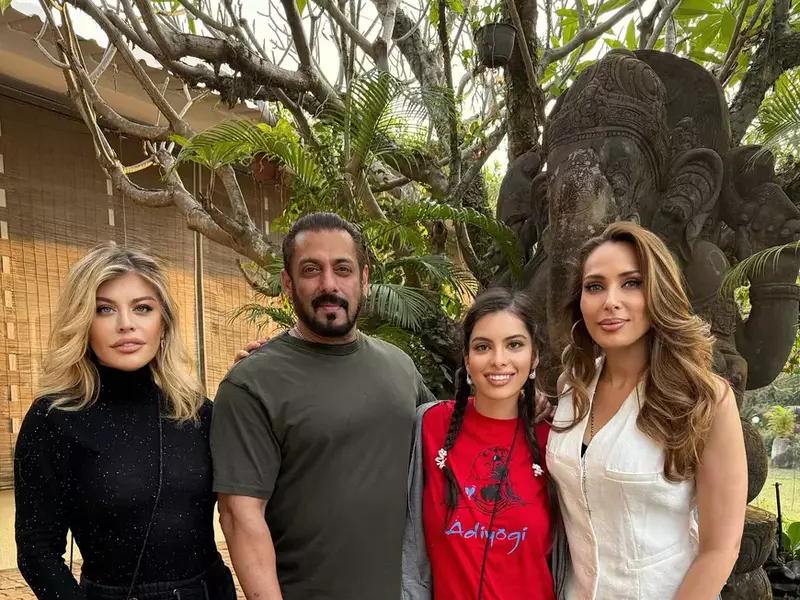 Loredana Groza Salman Khan Iulia Vantur 1