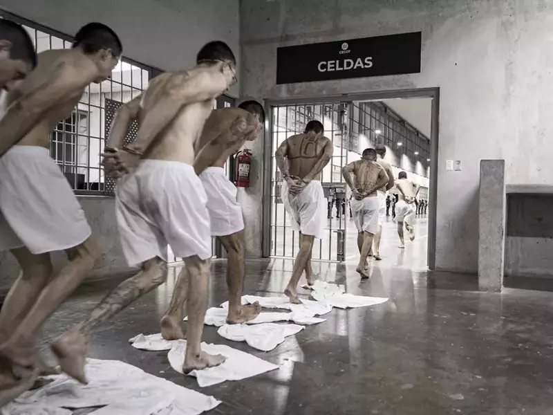 2,000 gang members transferred to the high-security prison in El Salvador