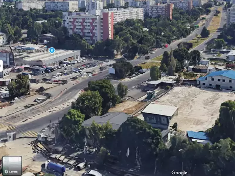 MApN vrea să ridice un hotel pe locul fostului patinoar de vis-a-vis de Parcul Moghioroș. Foto: Google Maps