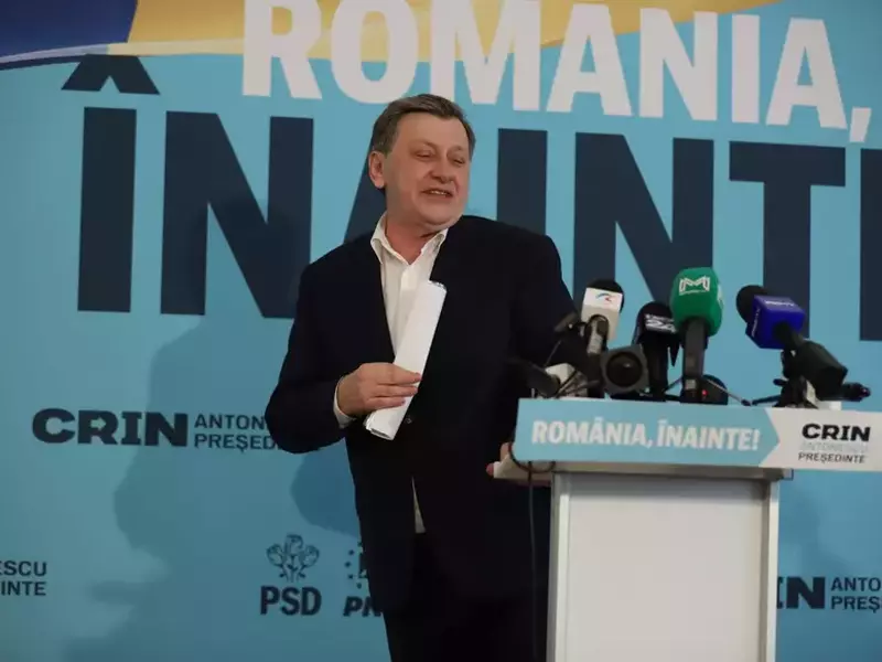 Crin Antonescu la conferința de presă de la sediul de campanie din Kiseleff în care a prezentat declarația dată la Securitate în 1988