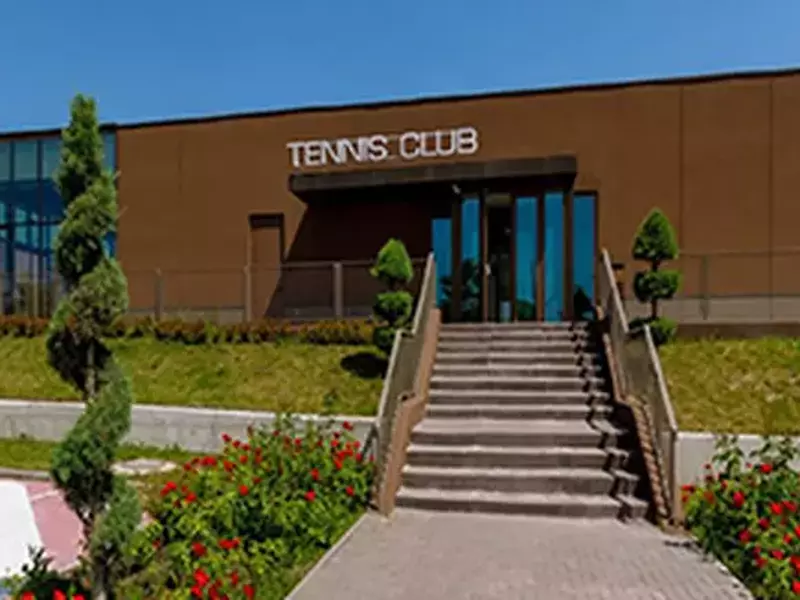 Tenis-club-intrare
