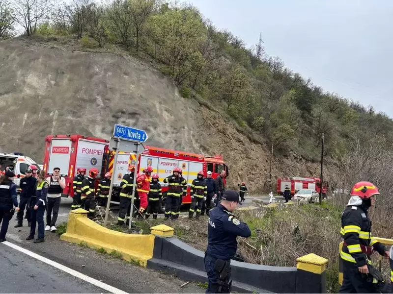 Un microbuz cu pasageri a căzut în Dunăre, în județul Mehedinți – 1