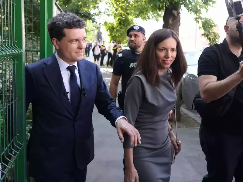 Mirabela Grădinaru, soția lui Nicușor Dan, a votat la alegerile prezidențiale 2025 FOTO: Inquam Photos / George Călin
