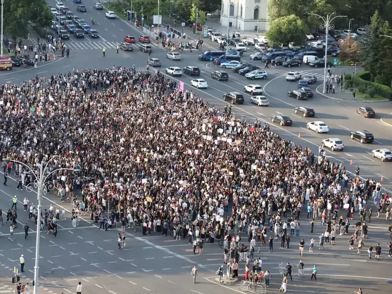14 ONG-uri au organizat protest în fața Guvernului pentru a-și exprima solidaritatea cu victimele violenței domestice (1)