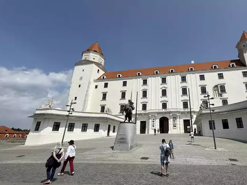 Muzeul Național Slovac și diverse expoziții de artă și istorie sunt găzduite în Castelul din Bratislava. Foto: Libertatea