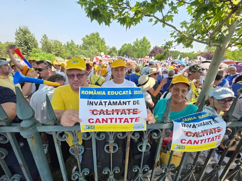 Proteste ale sindicaliștilor din educație în fața Parlamentului. Foto: FSE Spiru Haret