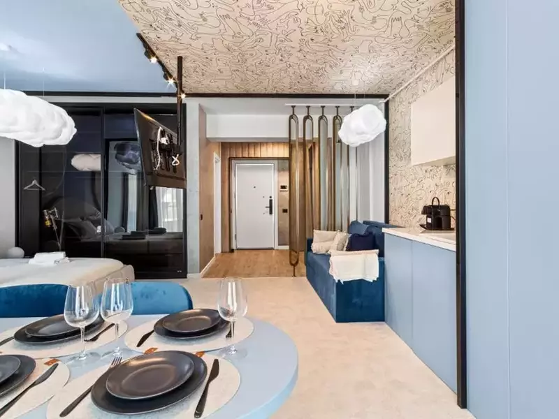 Apartamentele 5 Senses deținute de Jorge (George Papagheorghe) pe litoralul românesc, în Mamaia Nord