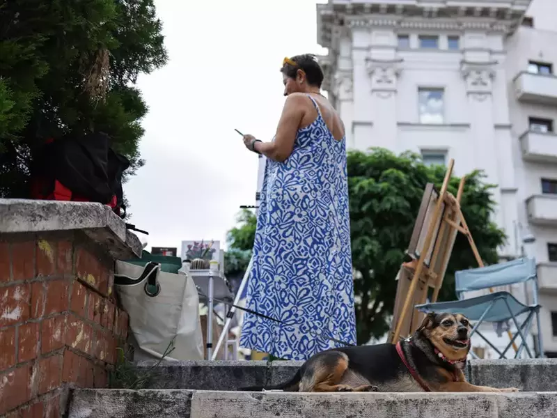 687A9869 Artistii de la Asociatia Artistilor Plastici din Bucuresti si-au aratat creativitatea pe Calea Victoriei (1)