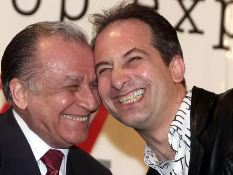 iliescu si divertis