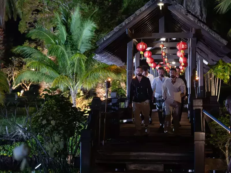 Sosire băieți bonfire