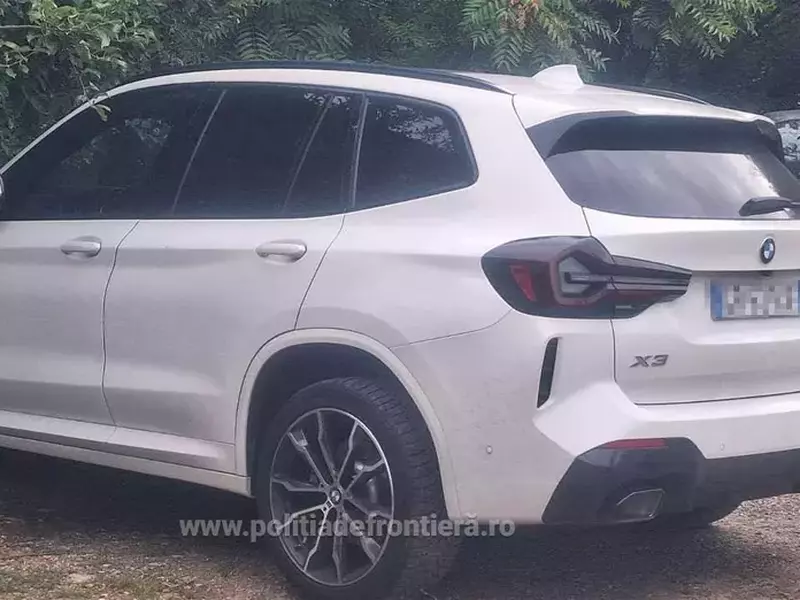Imagine cu un BMW alb furat și găsit de Poliția de Frontieră