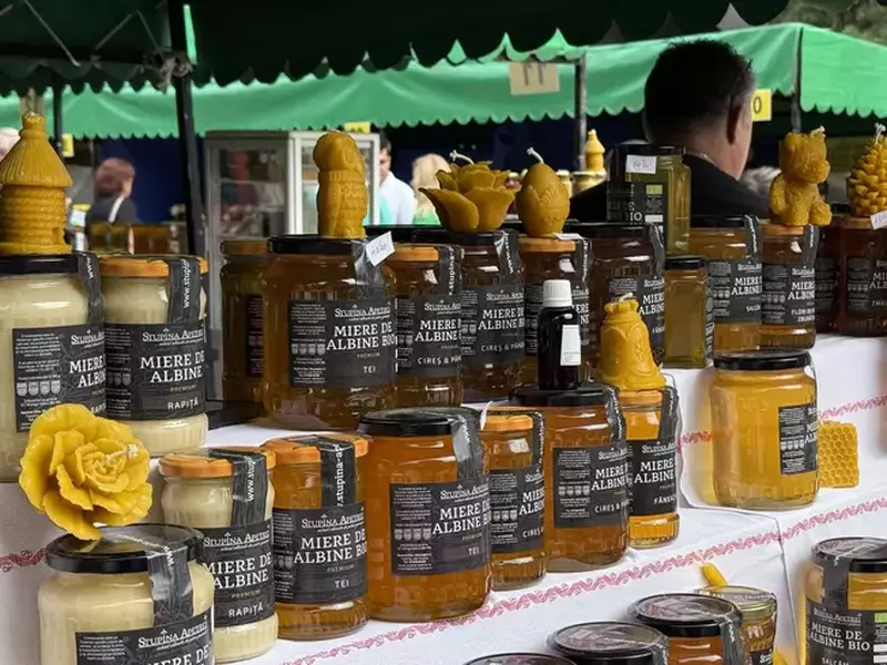 Familia lui Gheorghe Apetrei are o tradiție de trei generații în apicultură. Foto: Libertatea