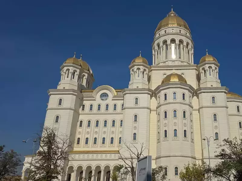 Ultimele pregătiri pentru deschiderea Catedralei Mântuirii Neamului.