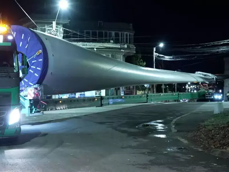 turbine-eoliene-transportate-la-galati-pe-dunare3