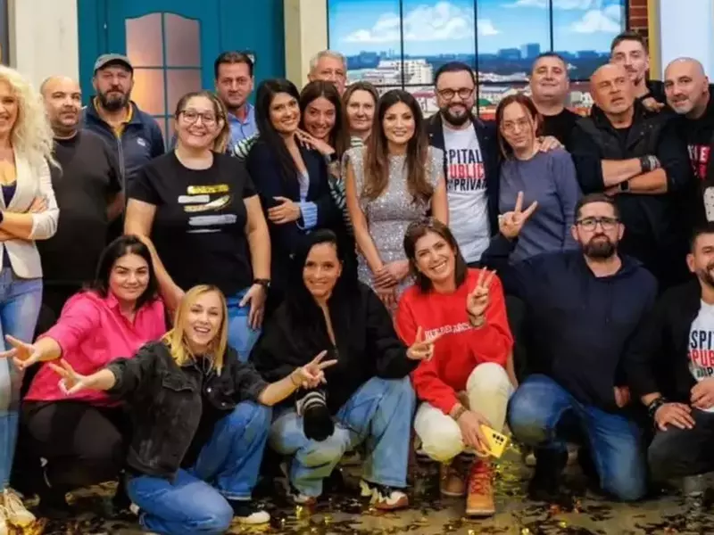 Cătălin Măruță și Greta Dan alături de echipa emisiunii „La Măruță” de la PRO TV