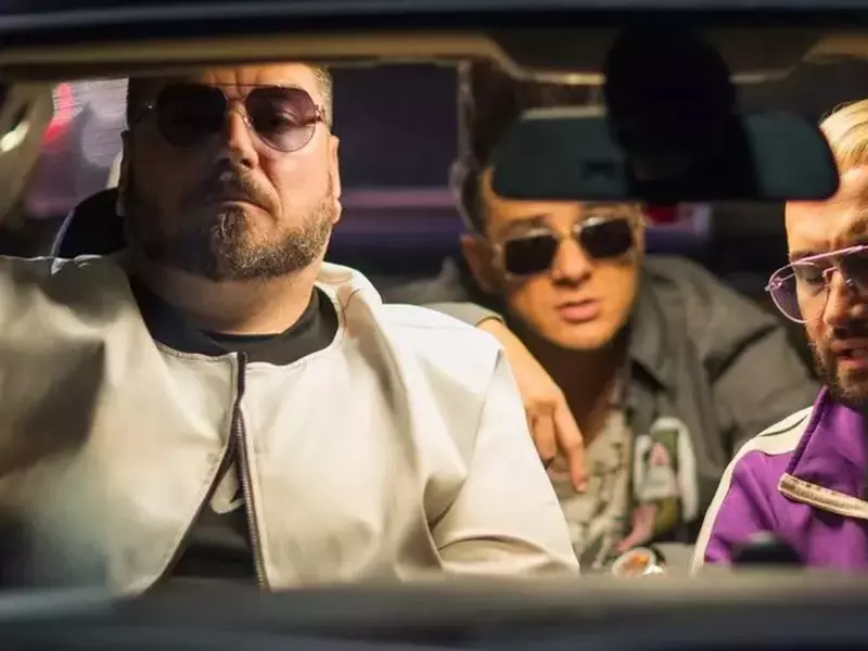 Micutzu (Cosmin Nedelcu), Vlad Drăgulin și Mihai Bendeac în filmul „Băieți de oraș: Golden Boyz”