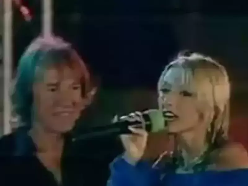 Andreea Bălan a fost împinsă în apă de Elena Cârstea (1)