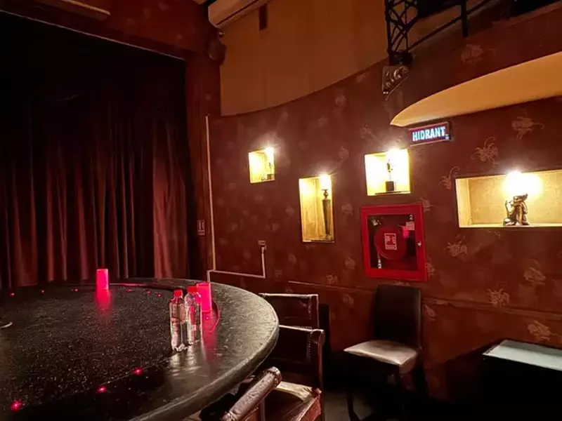 Descinderi DIICOT intr-un club de striptease din București. Rețea de prostituție de 4 milioane de euro. Sursa foto DIICOT