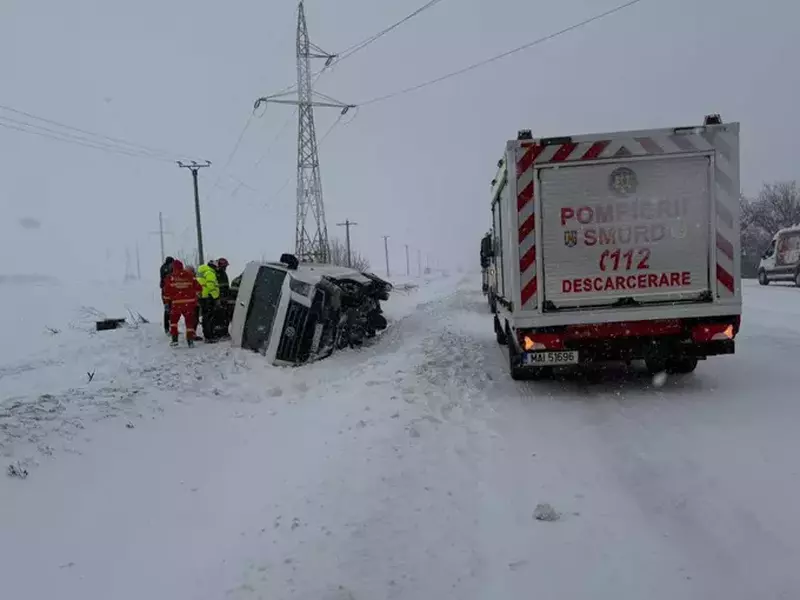 Un microbuz cu 16 oameni s-a răsturnat, sâmbătă dimineață, pe DN5, în apropiere de localitatea Plopșoru, județul Giurgiu, și a fost activat Planul roșu de intervenție, 21 februarie 2026