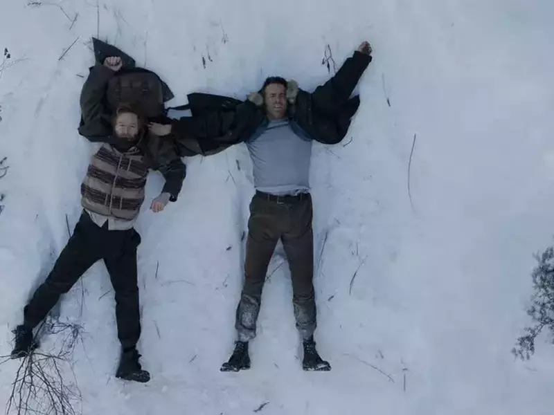 Prima imagine cu Ryan Reynolds și Kenneth Branagh din filmul „Mayday” de pe Apple TV