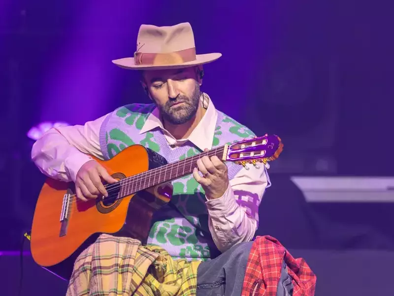 Smiley la concertul de pe scena de la Sala Palatului din București