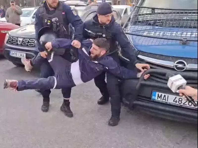 Bătaie între mineri și jandarmi la finalul manifestației