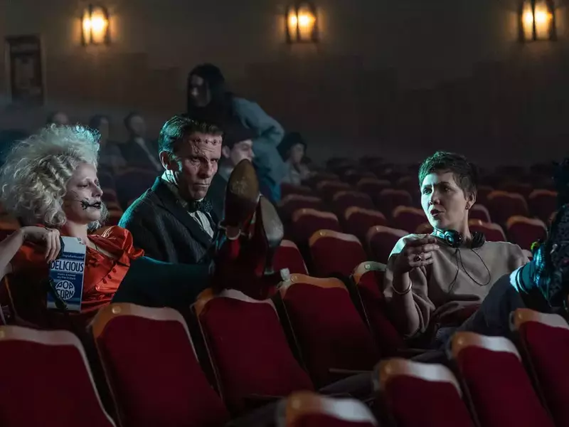 Christian Bale și Jessie Buckley în filmul „Mireasa” | Foto: Vertical Entertainment / Warner Bros