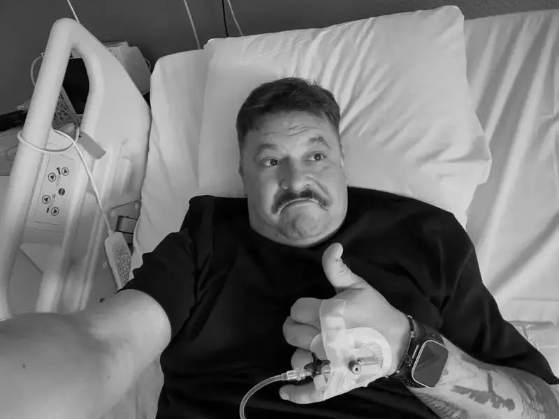 Mihai Bobonete pe patul de spital