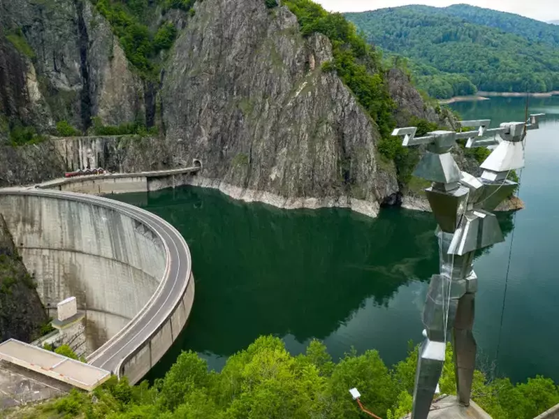 statuie prometeu baraj vidraru