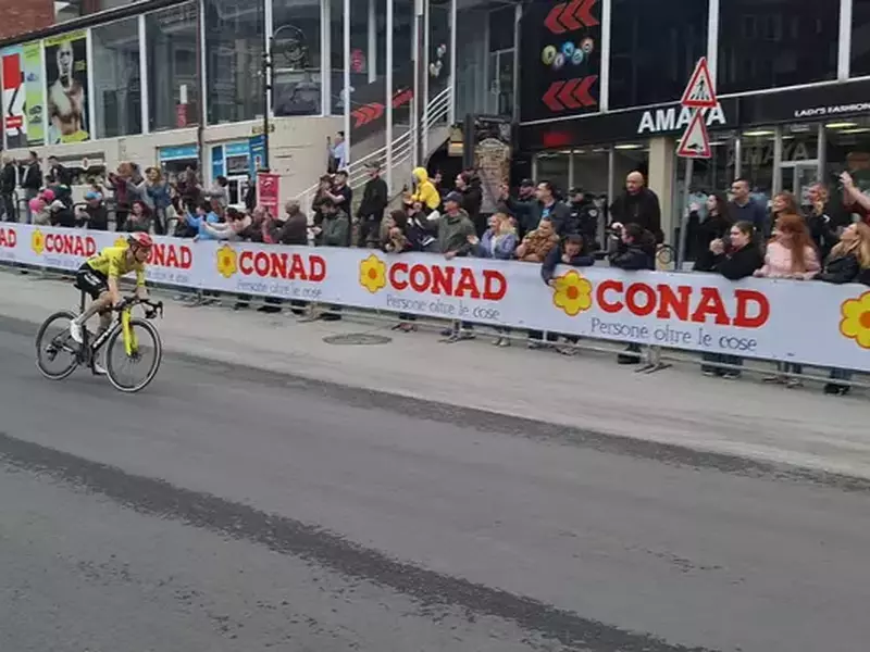 Vinegaard în cursă.