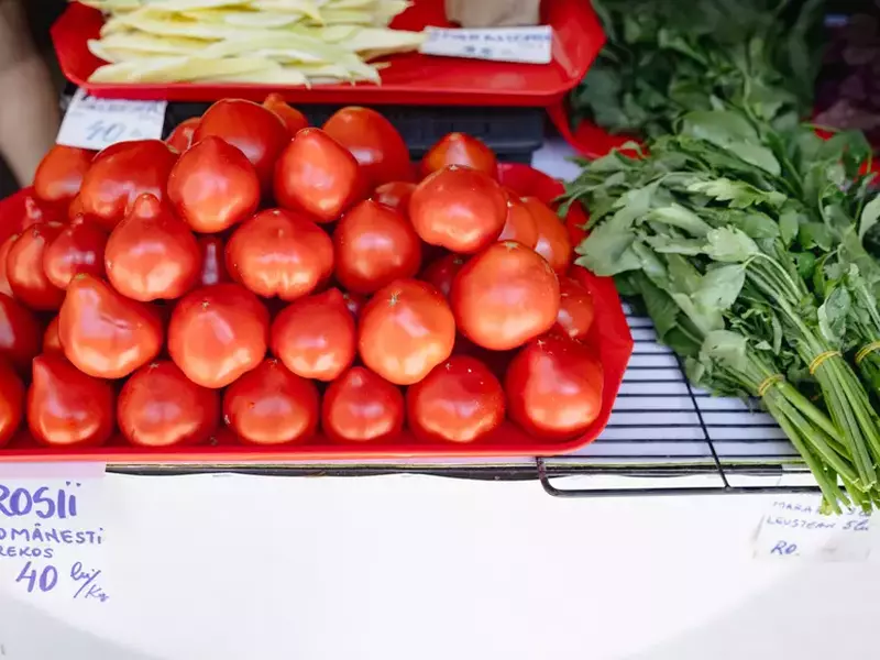 piata-amzei-rosii-1