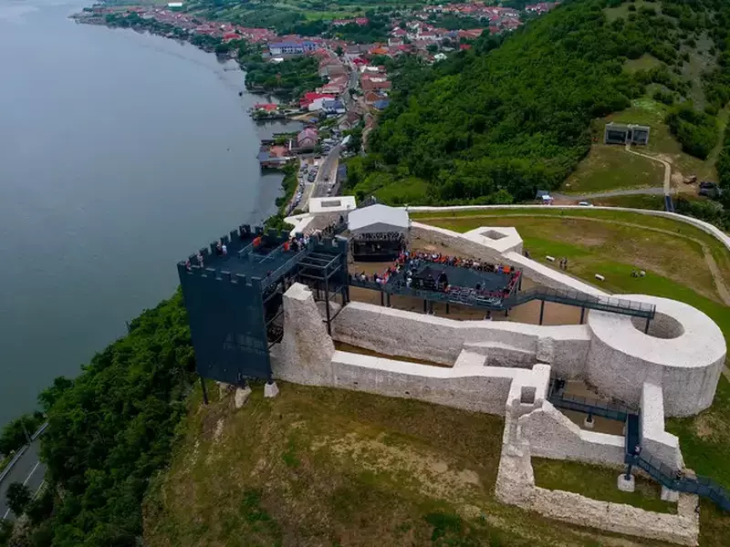 Cetatea Ladislau din județul Caraș-Severin
