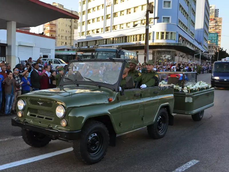 Urna funerară a lui Fidel Castro a plecat spre localitatea Santiago