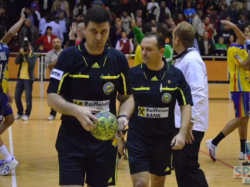 I wonder le-a făcut o surpriză imensă lui Constantin Dinu și Sorin Din, cei mai arbitri de handbal din România. Își serbează zilele de naștere, iar celebra brigadă se retrage din activitatea internațională