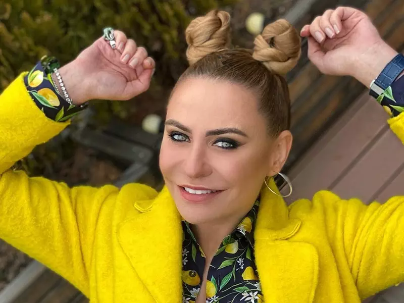 adina buzatu imbraca politicieni