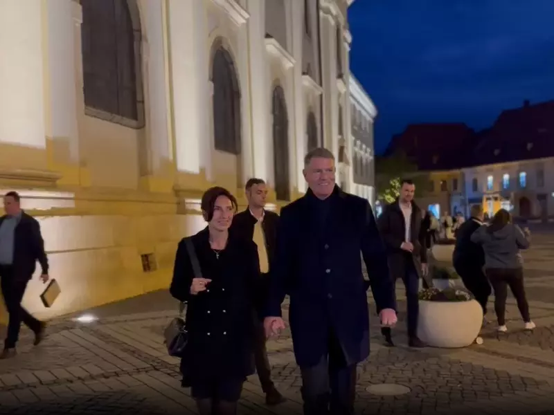 Klaus Iohannis și soția sa, Carmen Iohannis, în noaptea de Înviere, la Sibiu. Foto: TVR