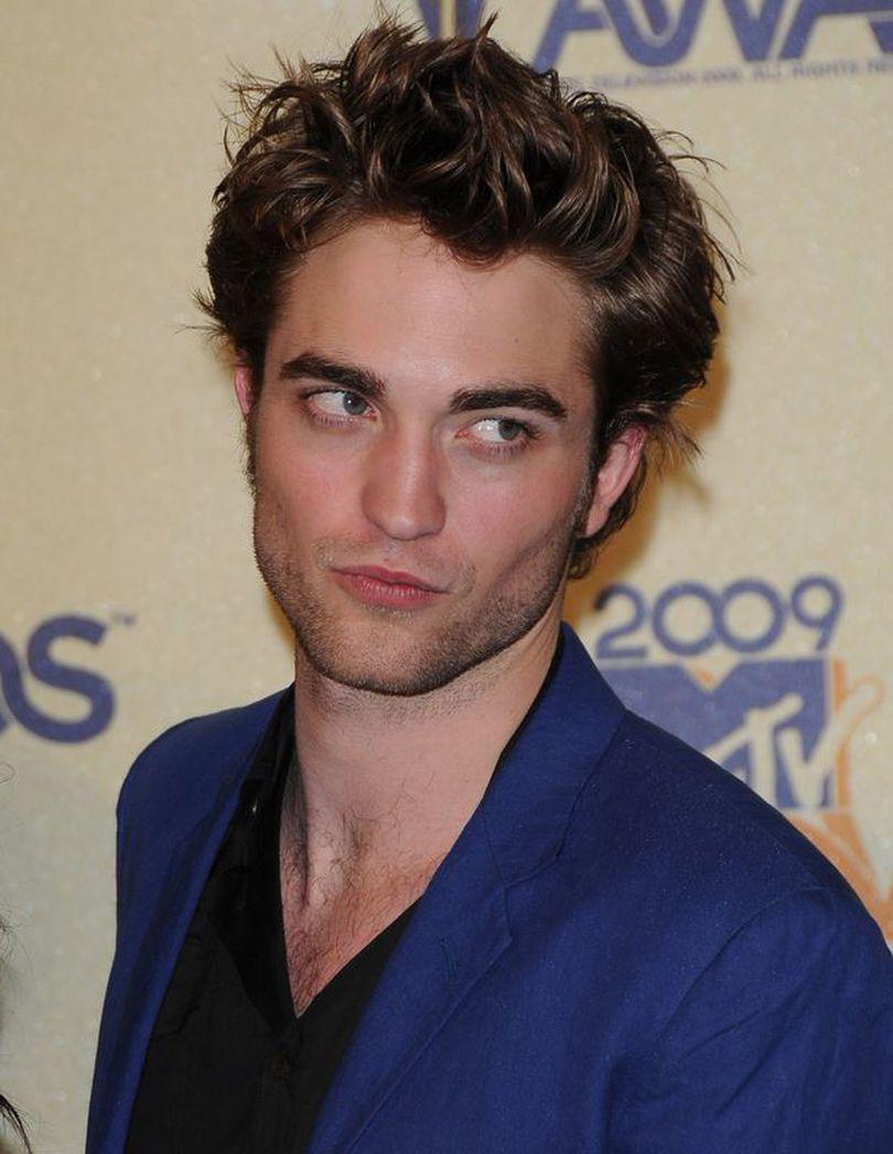 Robert Pattinson Acuză Twitter Că I-a Distrus Viaţa | Entertainment