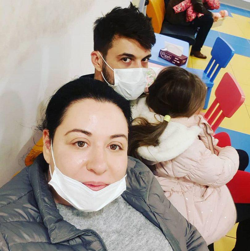 Oana Roman și Marius Elisei Au Ajuns Din Nou Cu Fetița La ...