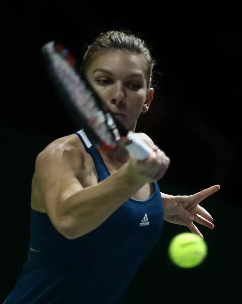 Turneul Campioanelor Halep Cibulkova 3 6 6 7 5 Simo A Jucat Intr Un Picior È™i A Spus Adio CompetiÈ›iei Kerber È™i Cibulkova In Semifinale ReacÈ›ii Foto Video