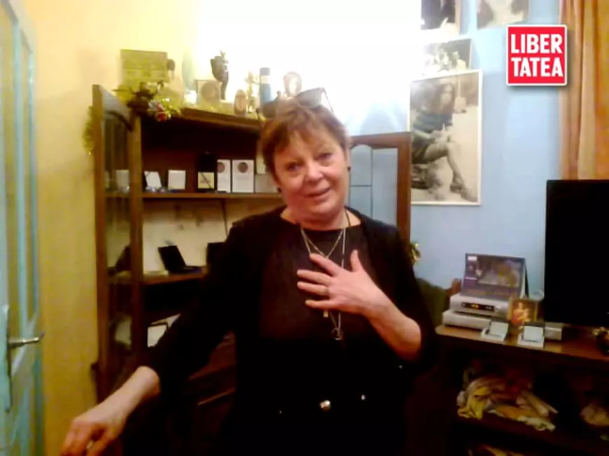 EXCLUSIV/ Anca Pandrea nu vopsește ouă, le desenează cu carioca! ”Așa făcea Iura. Nu-mi ies ca ale lui, dar mă străduiesc”