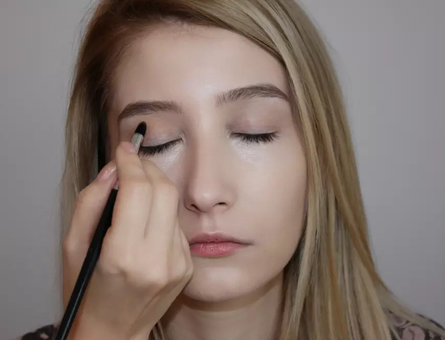 Cea mai solicitată intervenție estetică după izolarea la domiciliu: blefaroplastia. „Lista de așteptare este și de 3 luni”