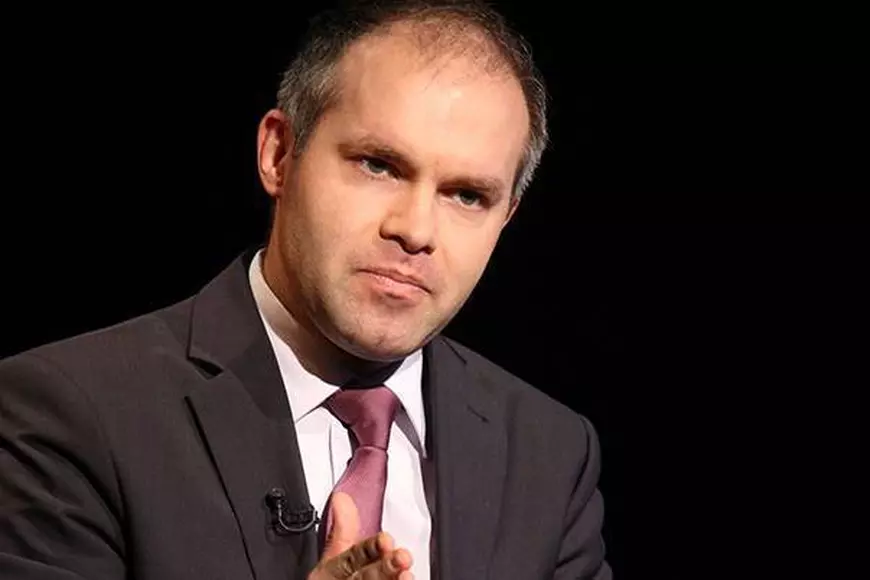 Epopeea Bibliotecii școlare virtuale, amânată de 11 ani și 13 guverne. Ministerul Educației anunță noi întârzieri din cauza războiului din Ucraina