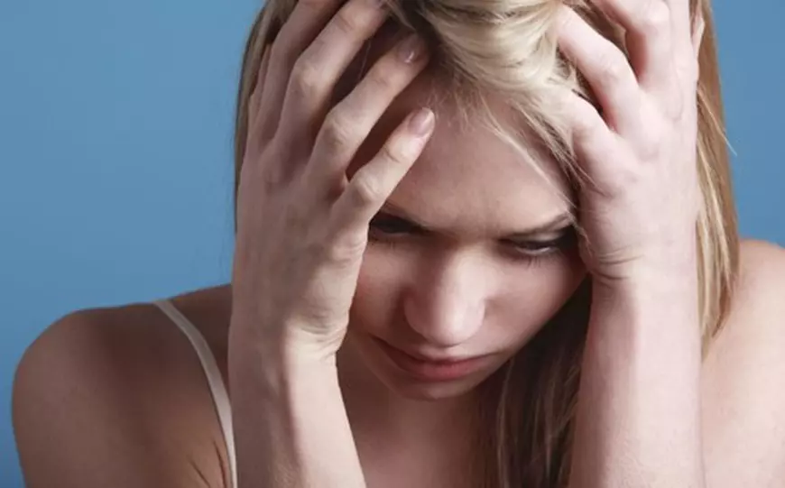 Cât te costă ipohondria, financiar și psihic. „Simțeam cum durerea de cap ricoșa în stomac, în spate, urechi și ochi, mâini și picioare”