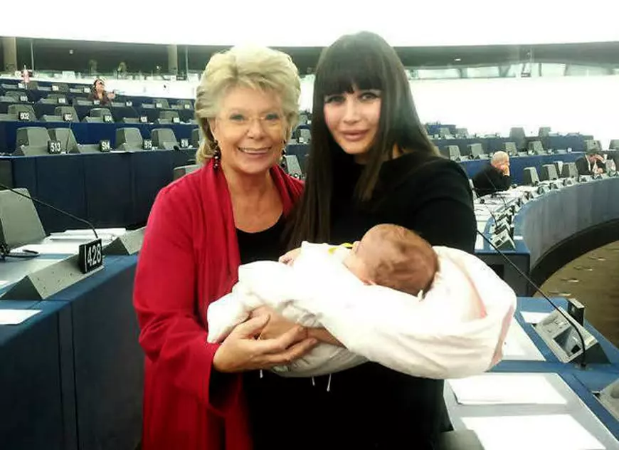 EXCLUSIV/ Elena Băsescu a rămas însărcinată în prima lună de relație. Și-a asumat povestea de dragoste după ce concepuseră bebelușul