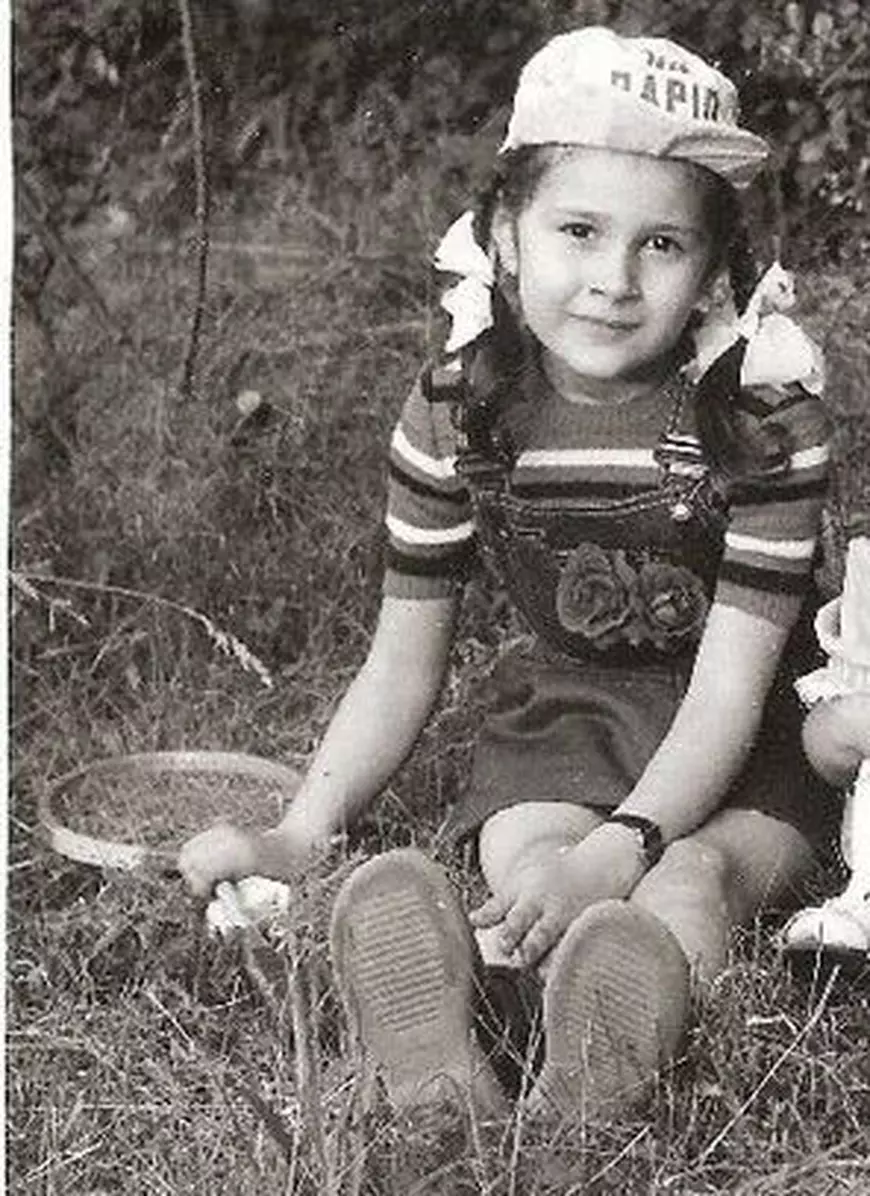 VIDEO EXCLUSIV/ Dependentă de creme! Sandra Stoicescu le cară după ea chiar dacă pleacă doar pentru o zi